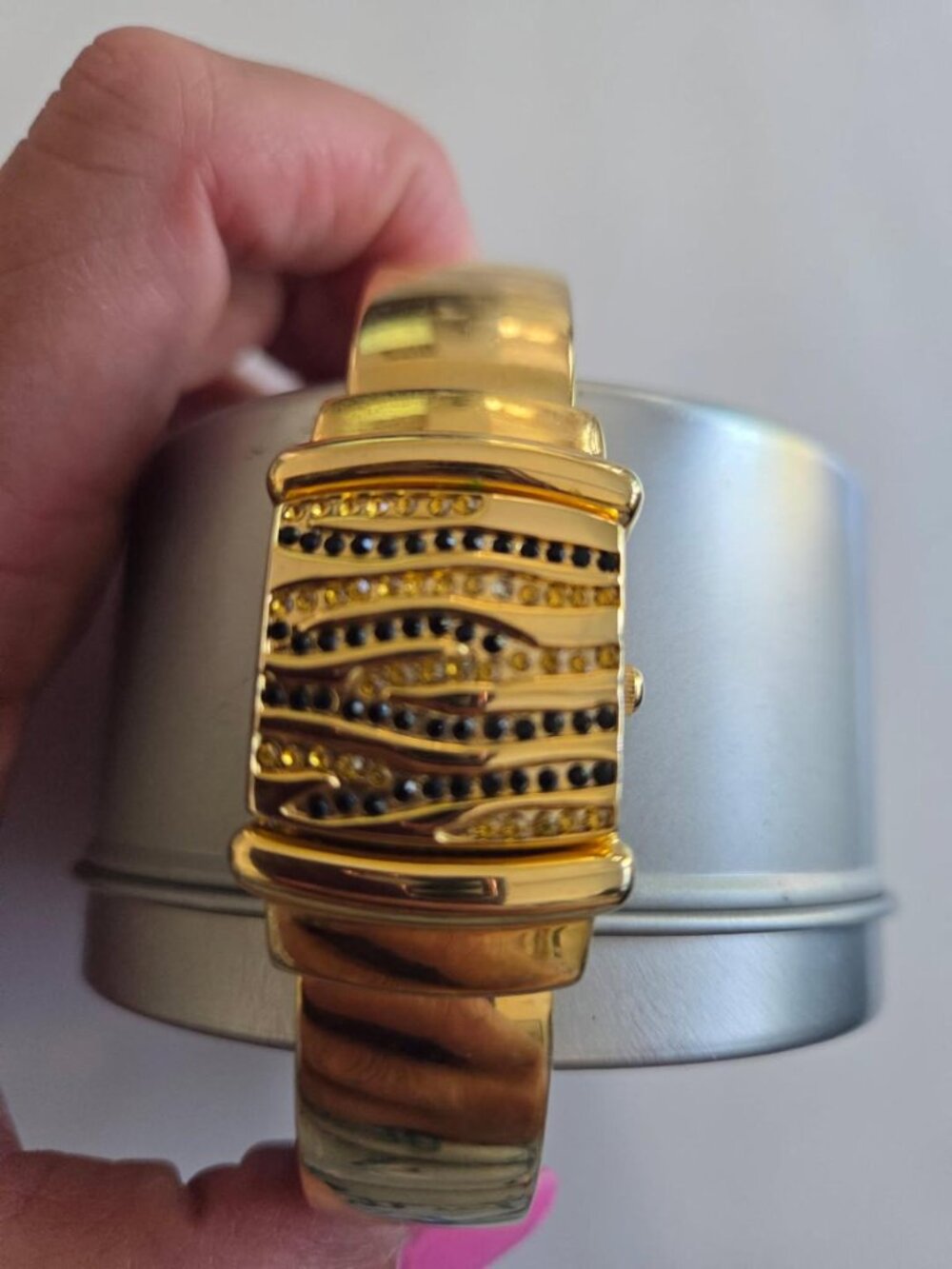 Vintage Gruen Women’s Gold Tone Bracelet Watch Quartz Square Dial Hinged Cover